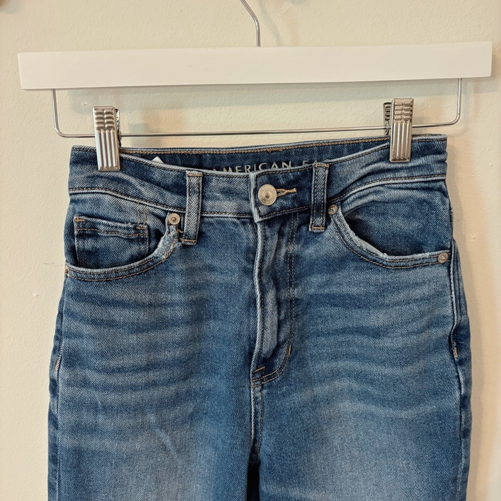 American Eagle Outfitters - Highest Rise Mom Jean - Size 000 - Picture 2 of 11